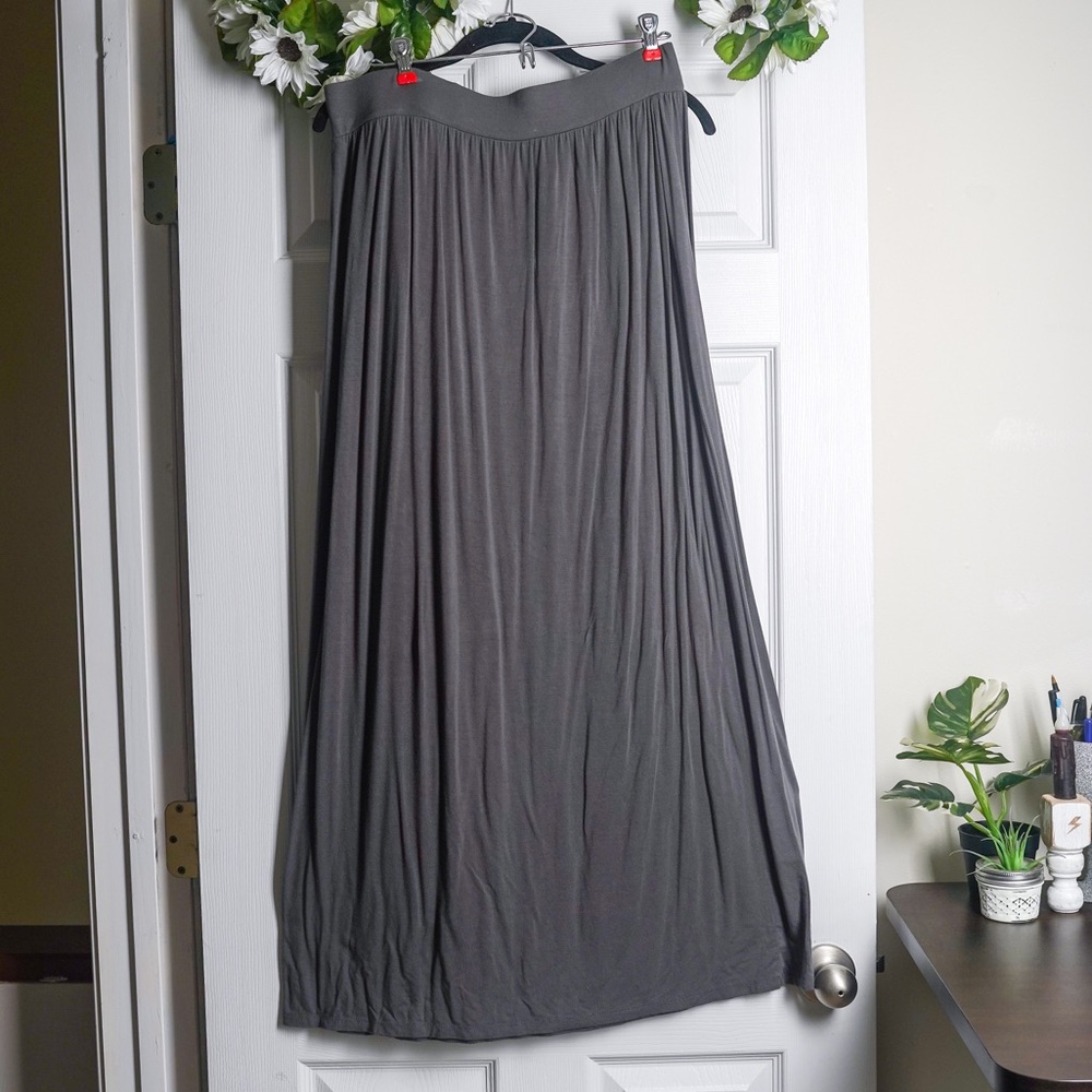 LOFT Maxi Skirt Gray Stretchy Waist size M Flowy Lightweight Fall